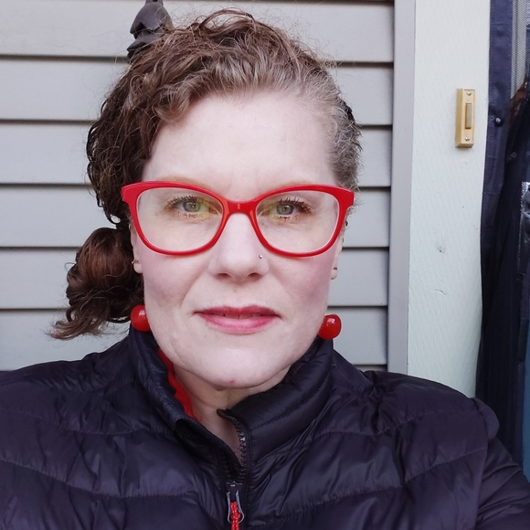 Meet your Posher, Dawn - Picture 2 of 9